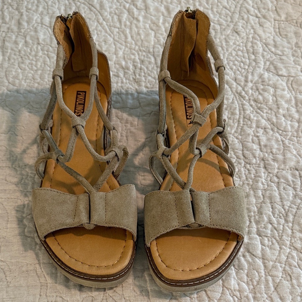 PIKOLINOS Women's Cream Strappy Sandals
